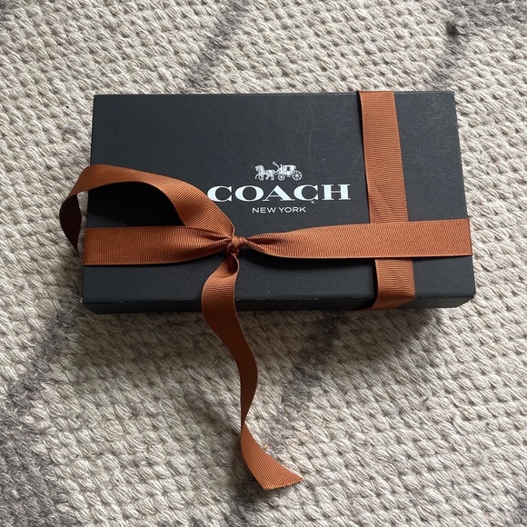 Mini coach wristlet with gold apples - Picture 5 of 5